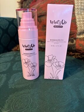 WHATS UP BEAUTY NIB FRESH ROSEHIPPITY SETTING & REFRESHING FACIAL SPRAY 2.7oz